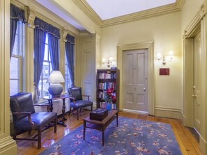 Interior - Chipman Hill Suites - Yeats House (Saint John)