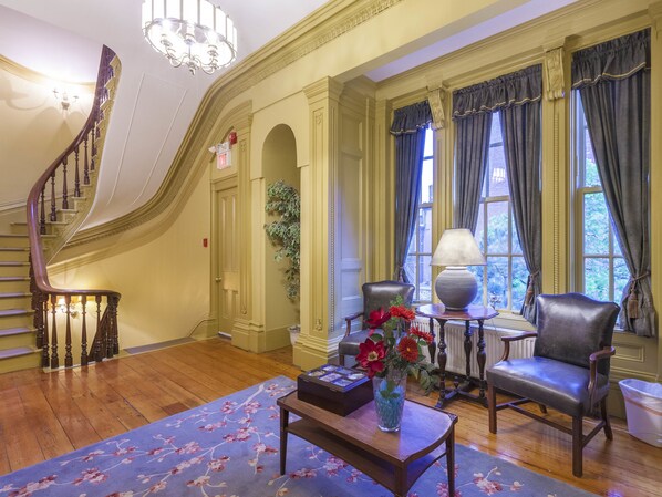 Interior - Chipman Hill Suites - Yeats House (Saint John)