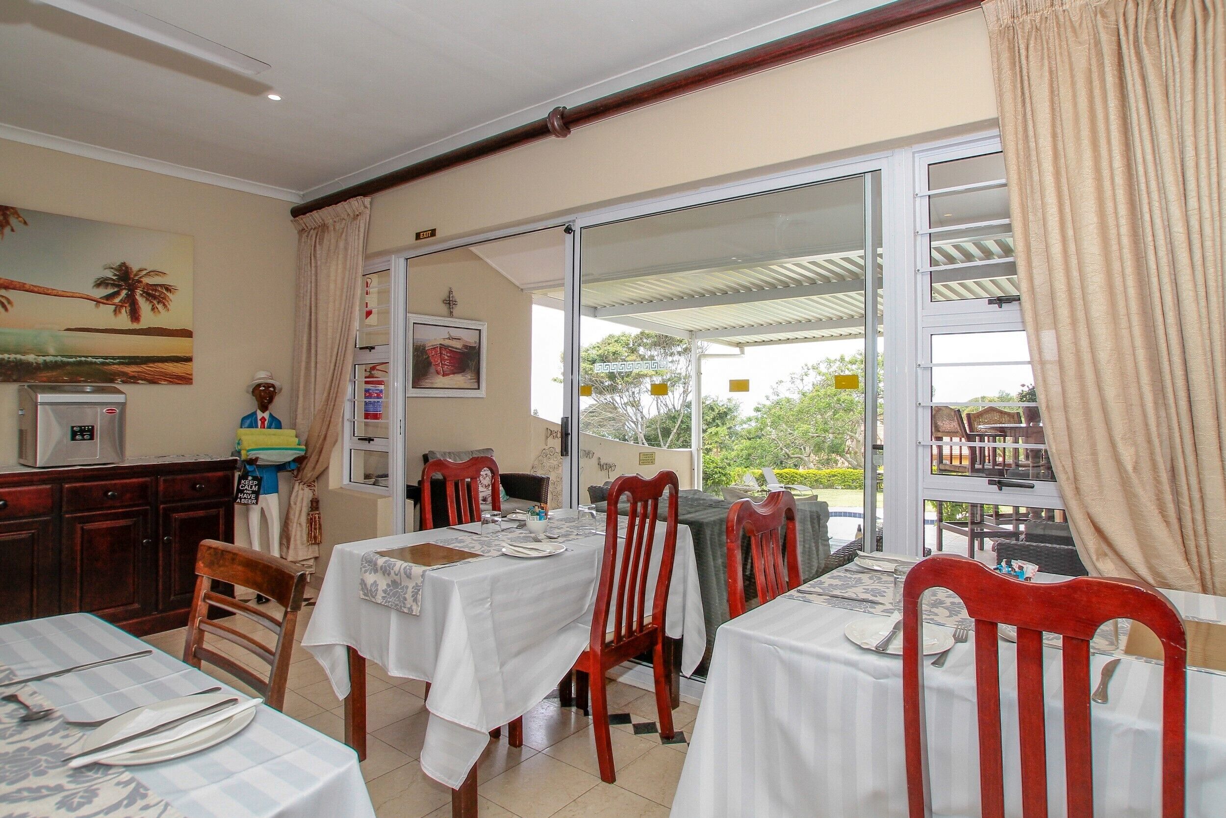 Daily buffet breakfast (ZAR 100 per person)