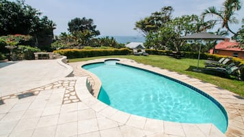 Außenpool, Liegestühle