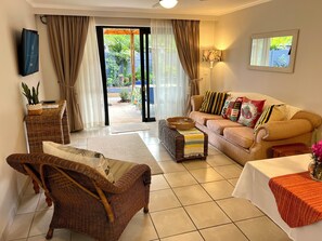 Superior Twin Room, 1 Bedroom, Kitchen, Garden Area | Living area