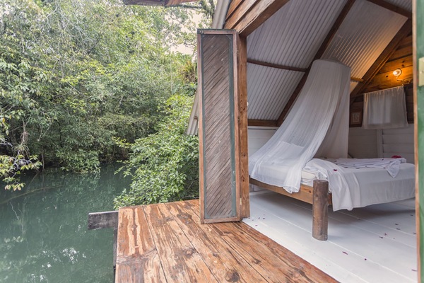 Standard Cabin (2 beds, shared bathroom) | In-room safe, desk, bed sheets