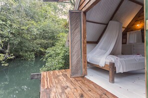 Cabane Standard (2 beds, shared bathroom)