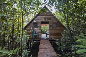 Cabane Standard (2 beds, shared bathroom)