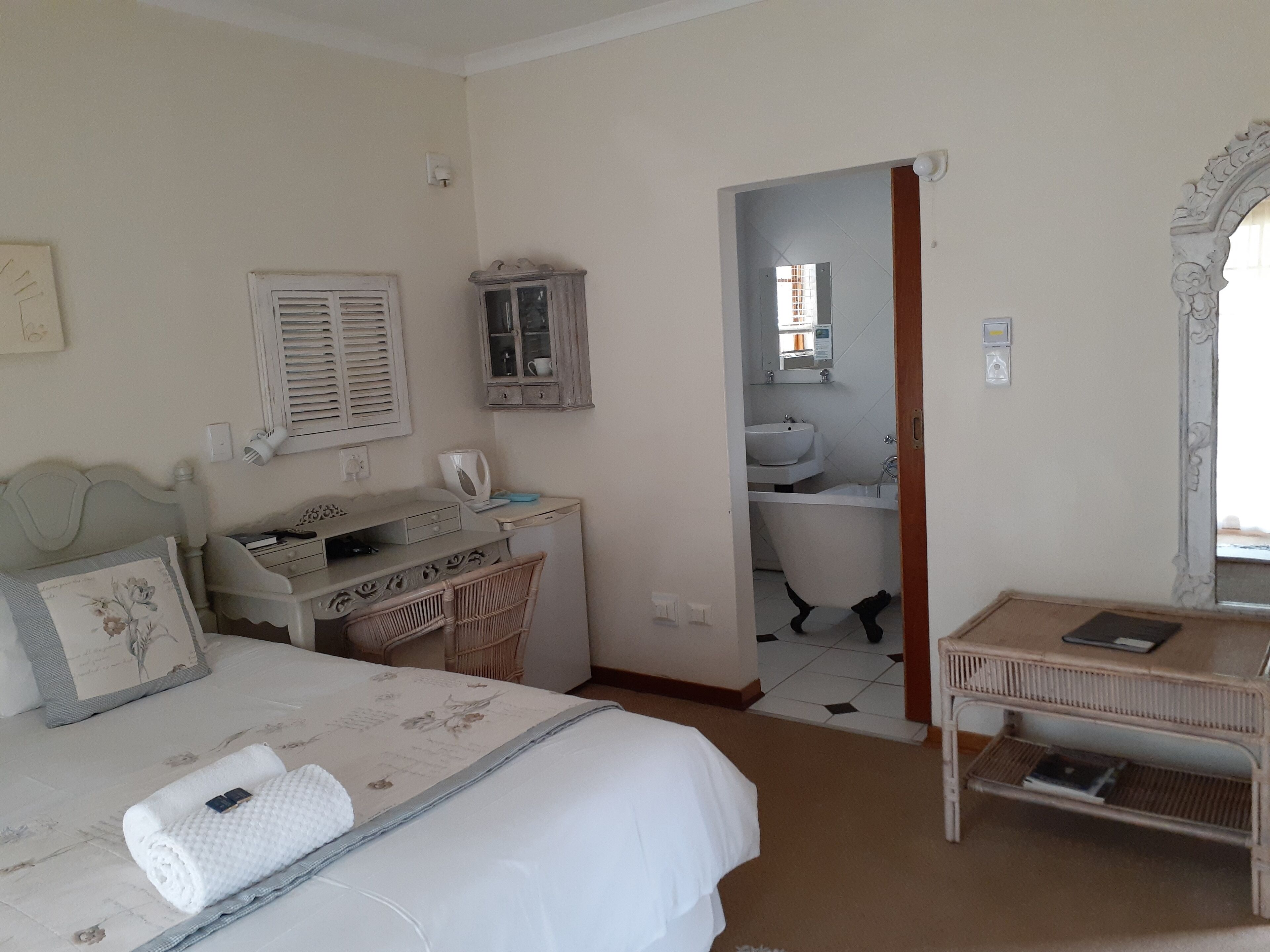 Double Luxury Room with King sized bed