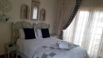 Luxury Double Room with Queen sized bed | Minibar, in-room safe, desk, free WiFi