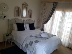 Minibar, in-room safe, desk, free WiFi - Sandstone Chameleon Guesthouse Fouriesburg (Fouriesburg)