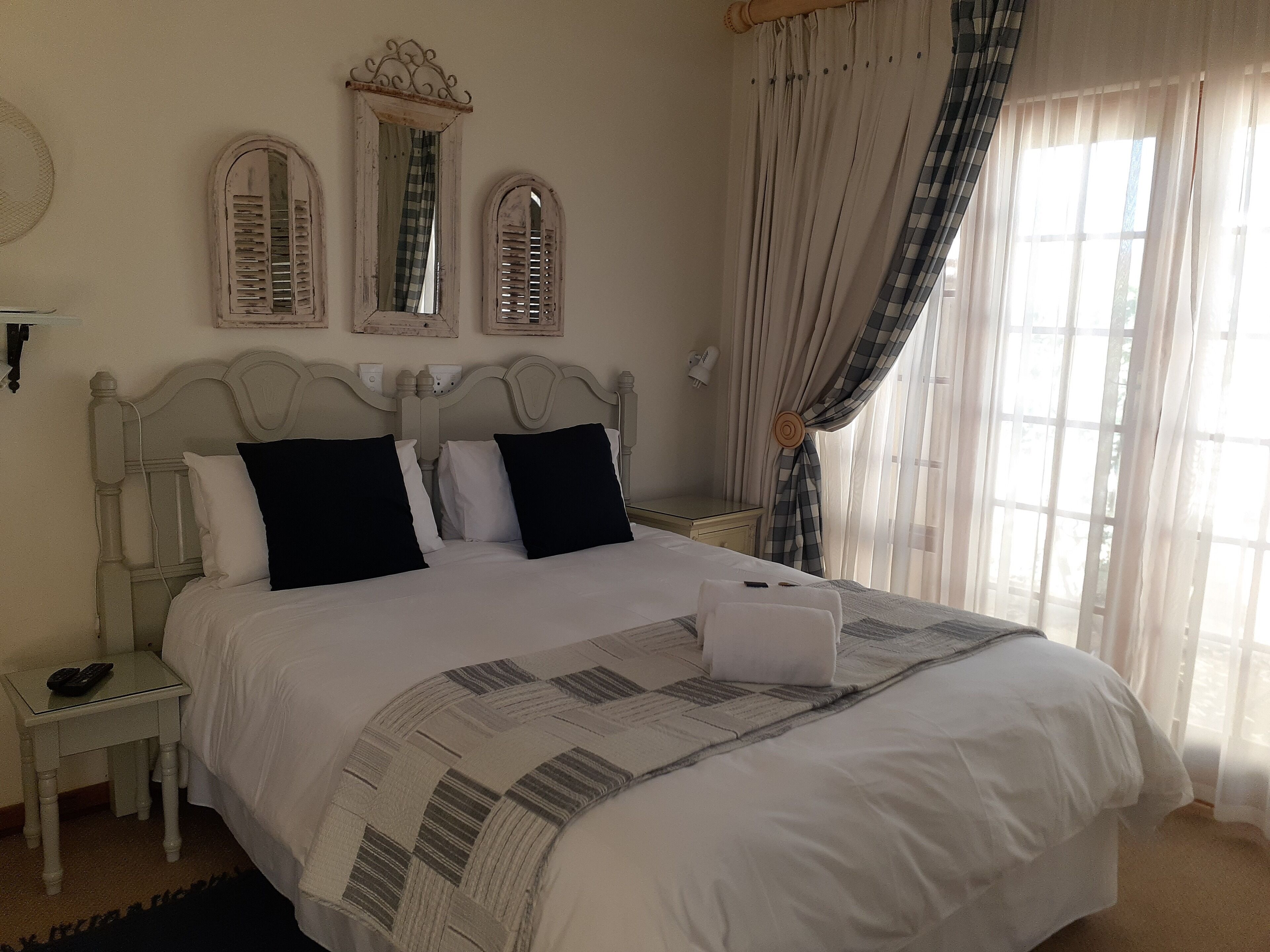 Luxury Double Room with Queen sized bed