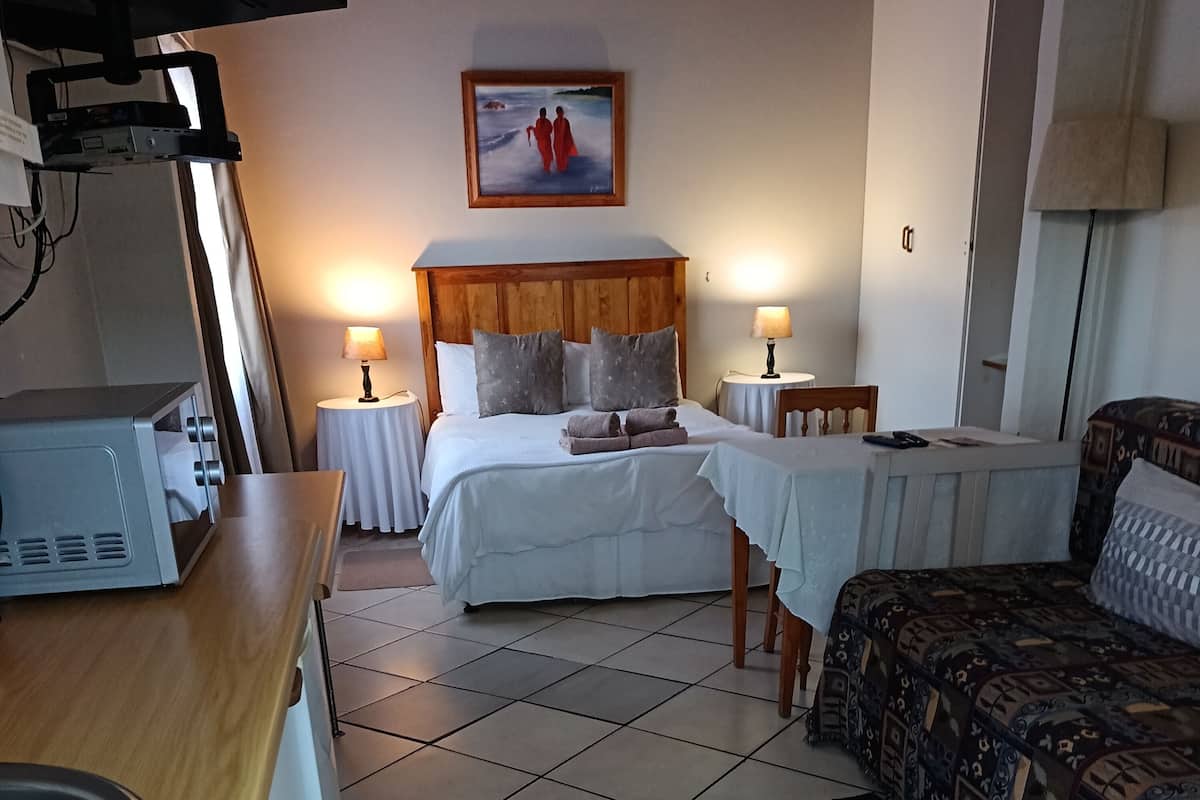 Desk, laptop workspace, iron/ironing board, free WiFi