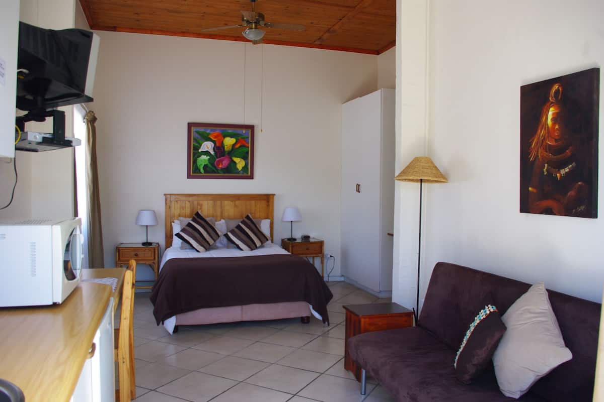 Basic Double Room | Desk, laptop workspace, iron/ironing board, free WiFi