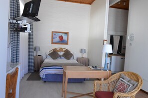 Comfort-Doppelzimmer | Schreibtisch, laptopgeeigneter Arbeitsplatz, Bügeleisen/Bügelbrett