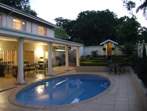 Courtyard - La Baruné Guest House (Tzaneen)