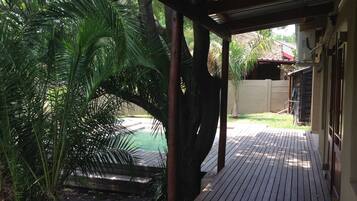 2 outdoor pools, pool loungers