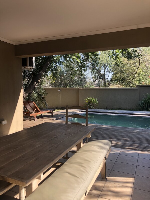 Perhebungalow, 2 makuuhuonetta | Terassi/patio