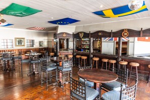 Serves lunch and dinner - Himeville Arms (Himeville)