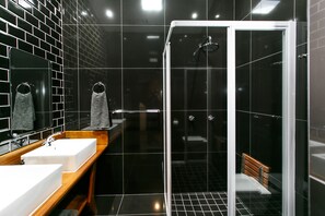 Double En-suite  | Badkamer | Gratis toiletartikelen, een haardroger, handdoeken, shampoo