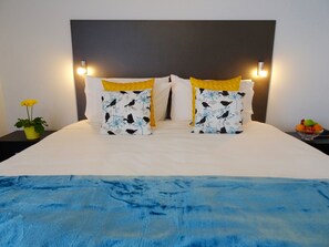 A bed with two pillows, a bedside table with a fruit bowl, and a potted plant. - BKs Premier Motel Hamilton (Hamilton)