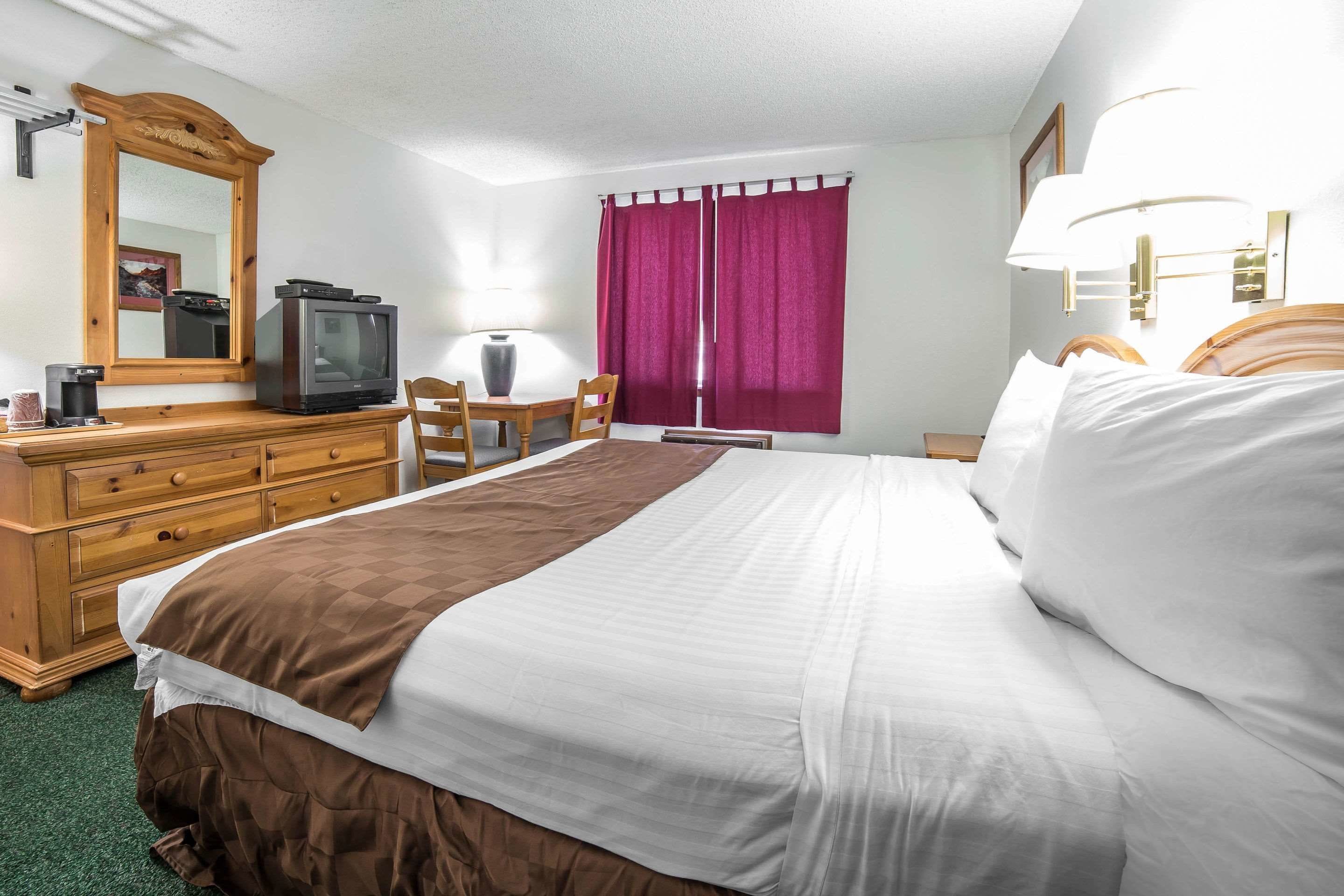 Chambre Standard, 1 très grand lit, non-fumeur | Bureau, lit d’appoint (supplément), accès au Wi-Fi (inclus)