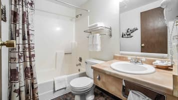 Standard Room, 1 King Bed, Non Smoking | Bathroom
