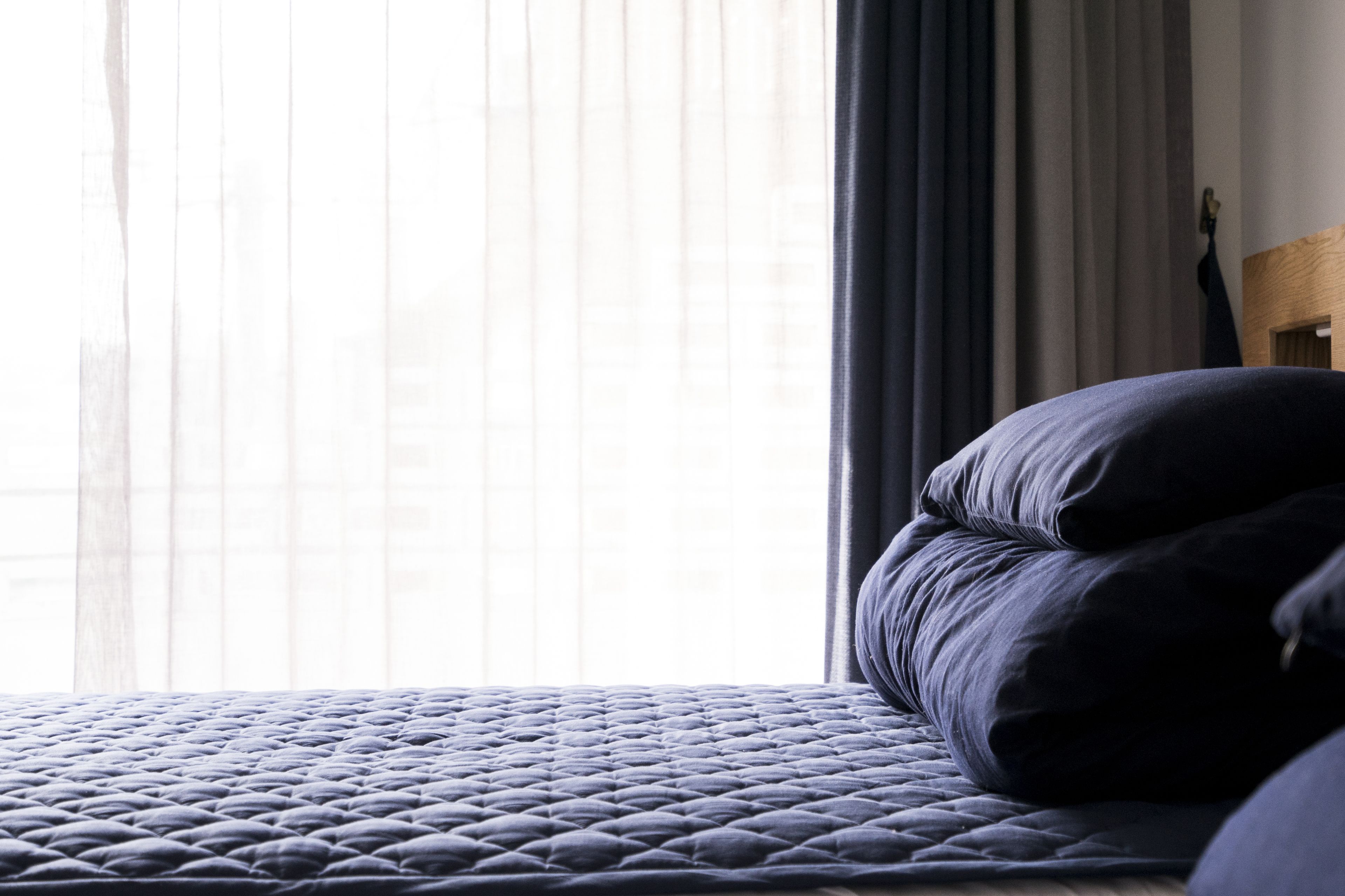 Caja de seguridad en la habitación y sistema de insonorización 