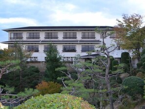 Mặt tiền nơi lưu trú