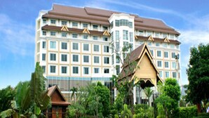 A large hotel with multiple floors, a central tower, and a traditional-style building in the foreground. - Arawan Riverside Hotel (Pakse)