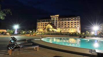 Outdoor pool, pool loungers