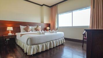 Chambre Double Supérieure, 1 chambre, réfrigérateur, vue montagne | Minibar, coffres-forts dans les chambres, bureau, draps fournis