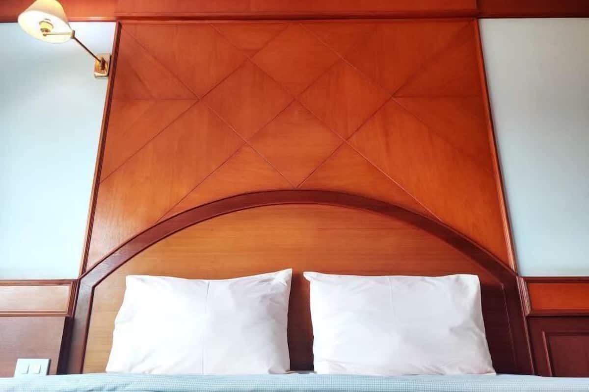 Desk, rollaway beds, free WiFi, bed sheets