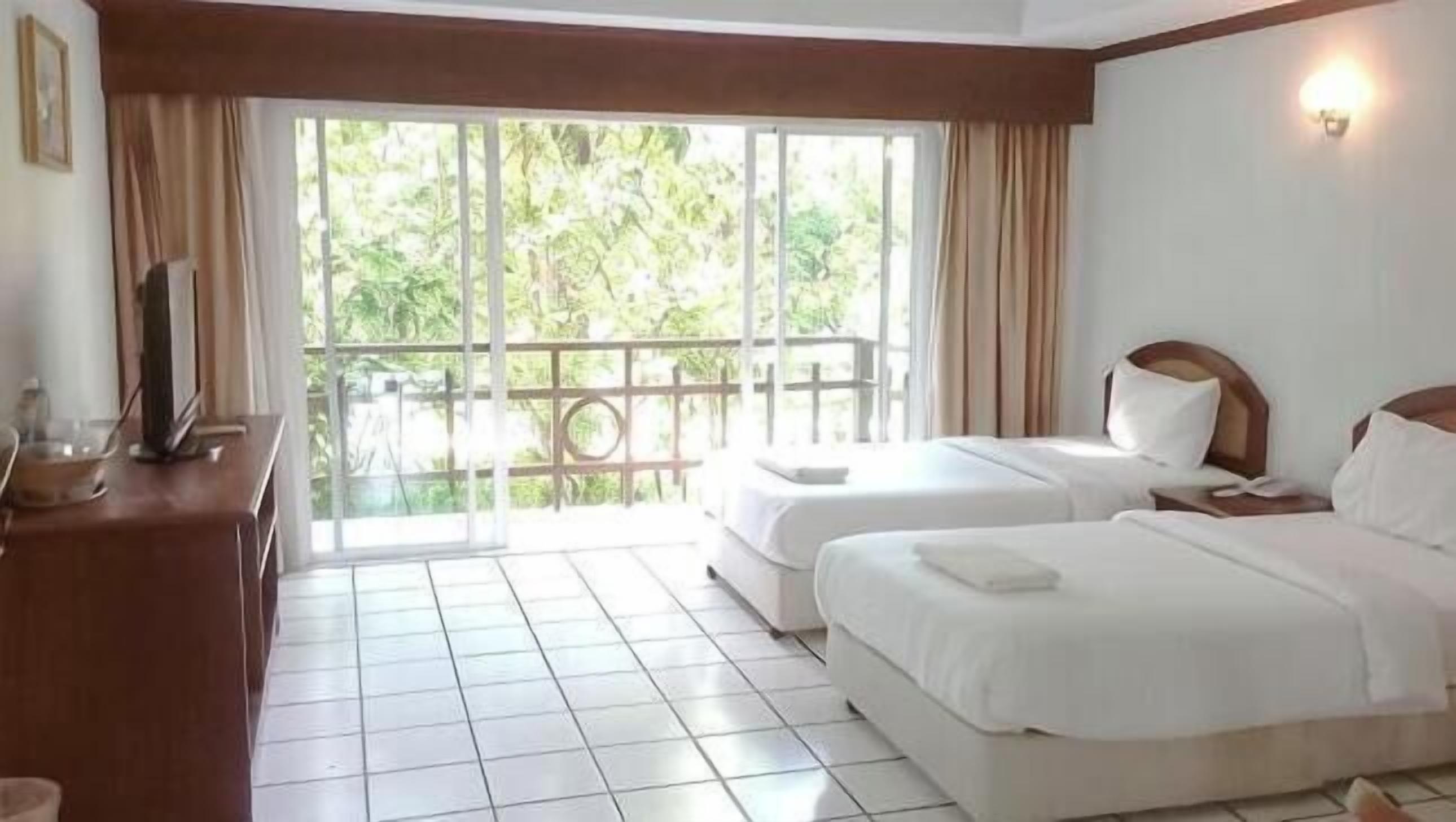 Desk, rollaway beds, free WiFi, bed sheets