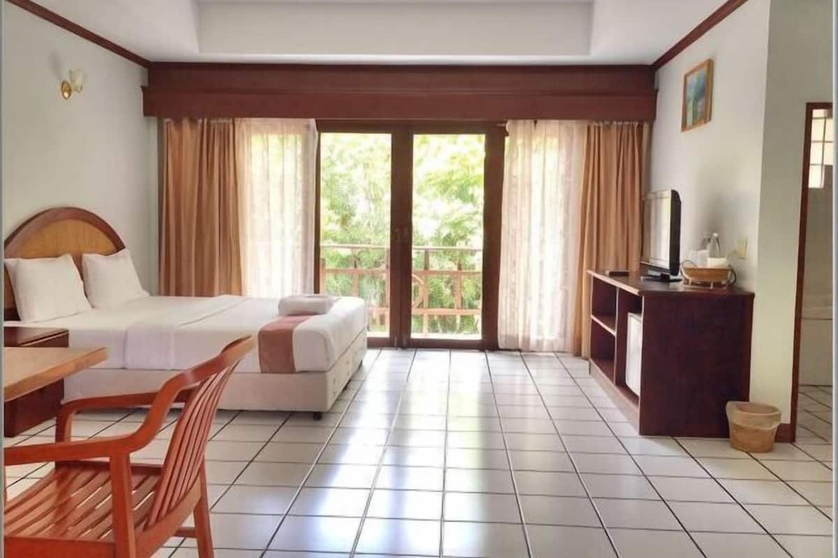 Desk, rollaway beds, free WiFi, bed sheets