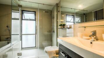 Vintage 1 Bedroom Apartment | Bathroom | Free toiletries, hair dryer, slippers, towels