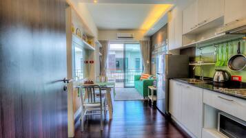 Modern 1 Bedroom Apartment | Private kitchenette