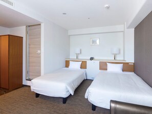 Deluxe Twin Room, Non Smoking | Desk, laptop workspace, free WiFi, bed sheets - Hotel Wingport (Nagasaki)