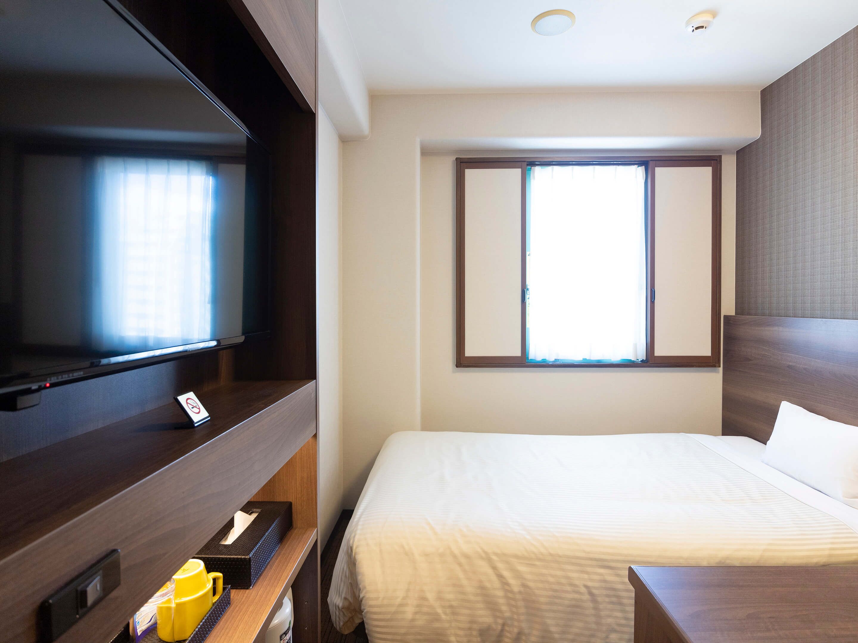 comfort single room, 1 large single bed | desk, laptop workspace, free wifi, bed sheets