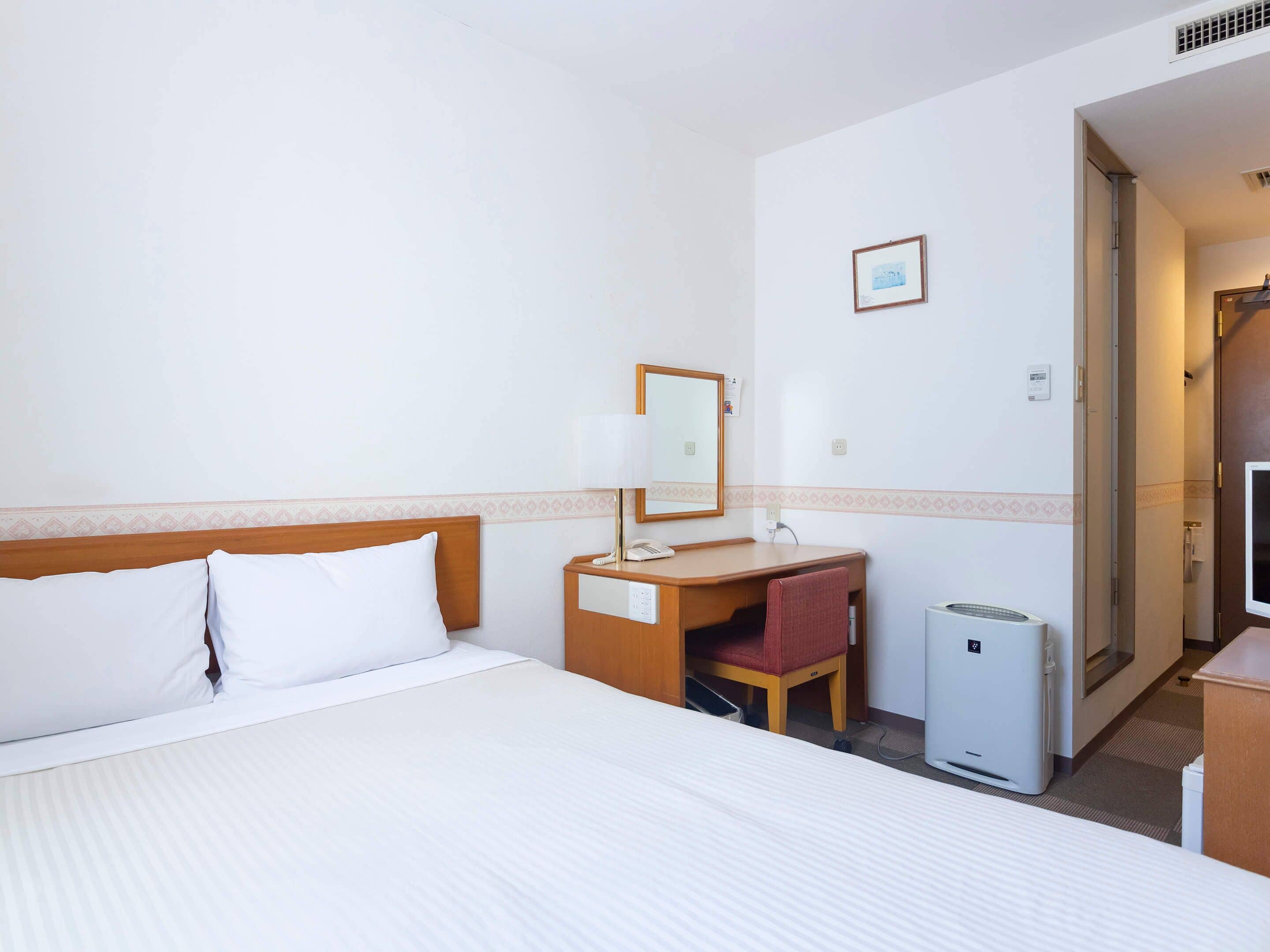 desk, laptop workspace, free wifi, bed sheets