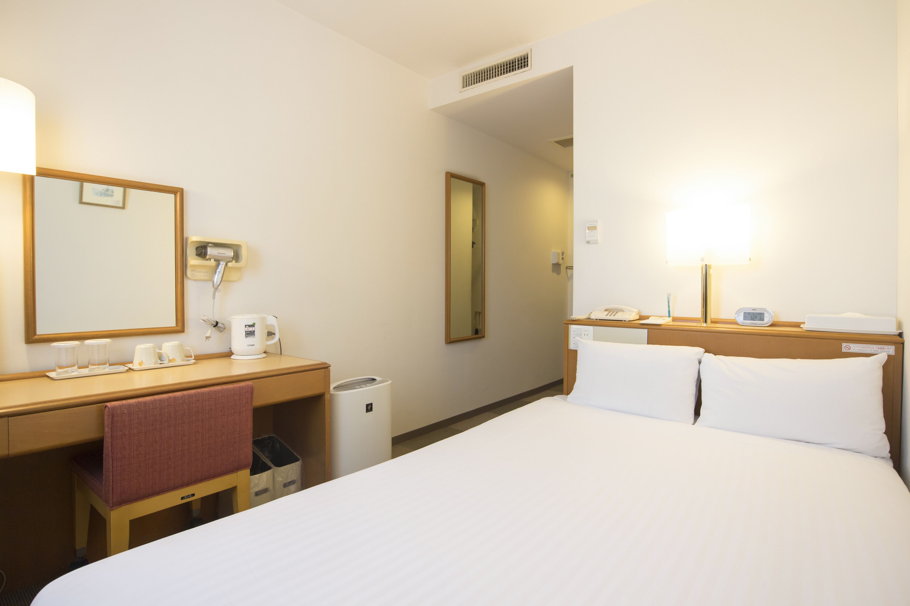 desk, laptop workspace, free wifi, bed sheets