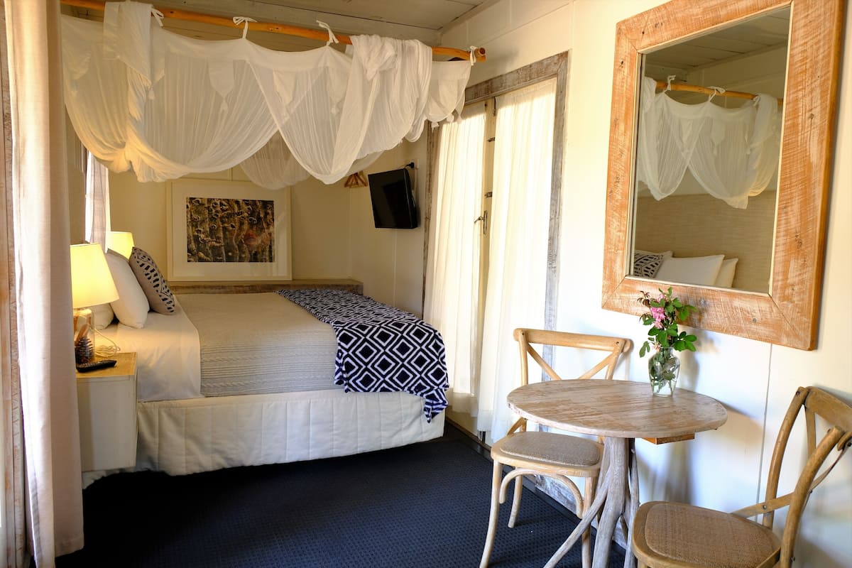 Waterfront Cottage | 1 bedroom, premium bedding, minibar, desk
