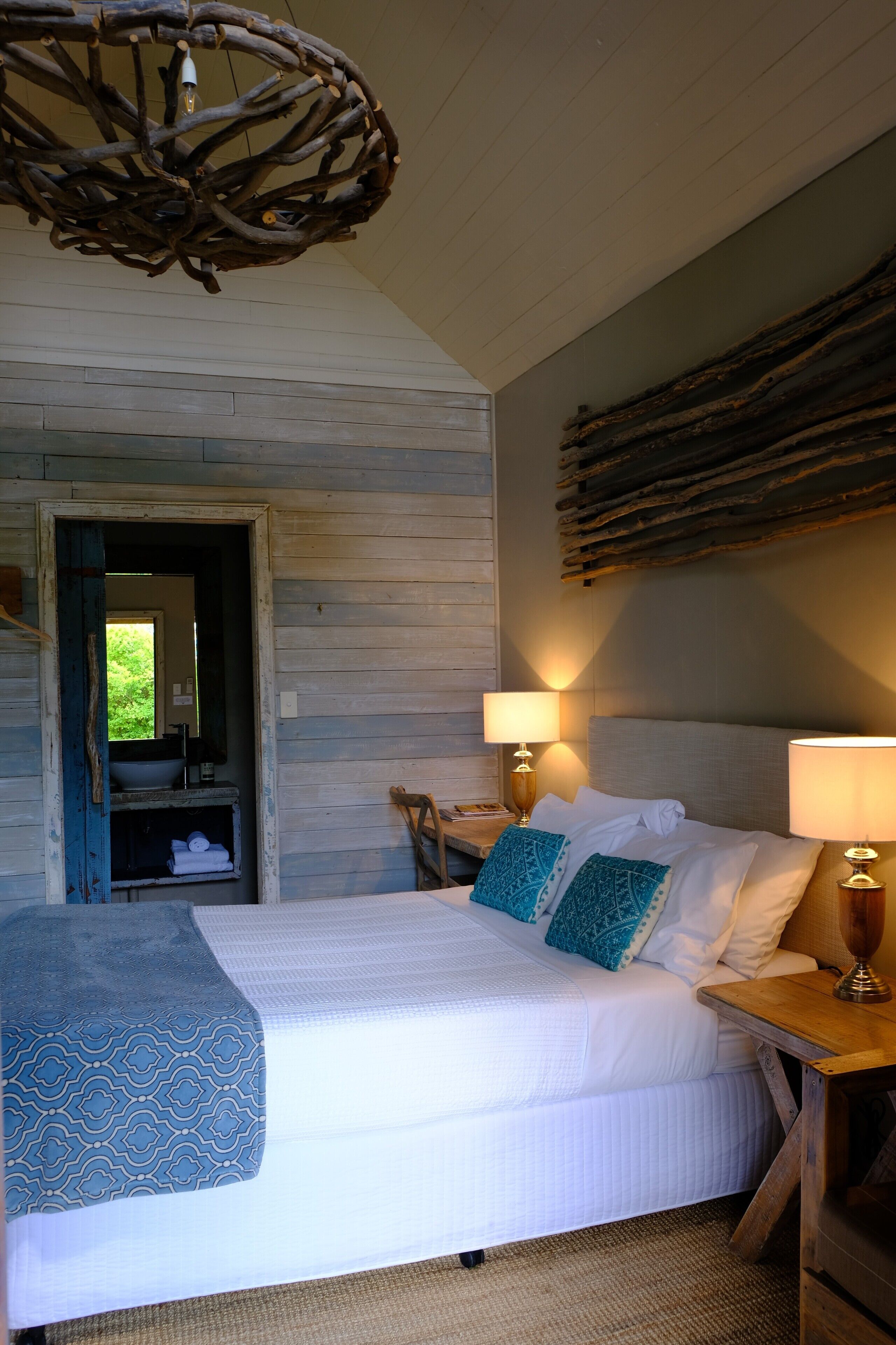 Huisje, 1 queensize bed, uitzicht op tuin (Non Pet Friendly) | Luxe beddengoed, een minibar, een bureau, geluiddichte muren