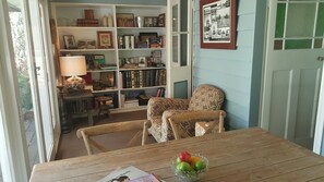 Library - The Laurels of Chinchilla (Chinchilla)