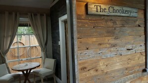 Waterfront Cottage  | In-room dining - The Laurels of Chinchilla (Chinchilla)