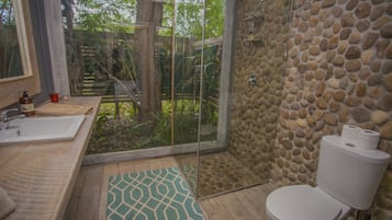 Waterfront Cottage | Bathroom