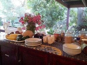 Daily continental breakfast for a fee - The Laurels of Chinchilla (Chinchilla)