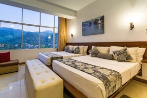 Deluxe Family Room | Minibar, individually furnished, free WiFi, bed sheets - Kandy City Stay (Kandy)
