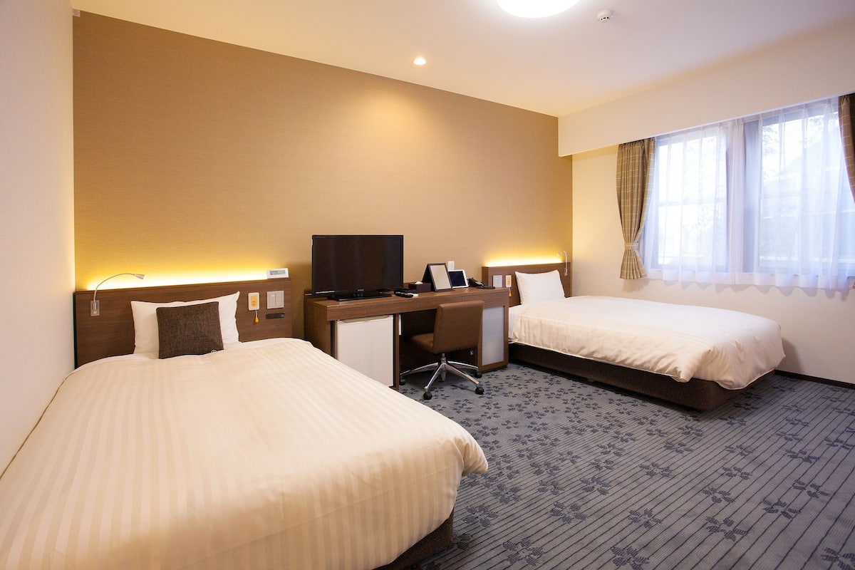 twin room | in-room safe, desk, blackout curtains, free wifi