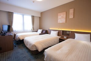 Habitación con 2 camas individuales | Caja de seguridad en la habitación, escritorio y cortinas blackout 