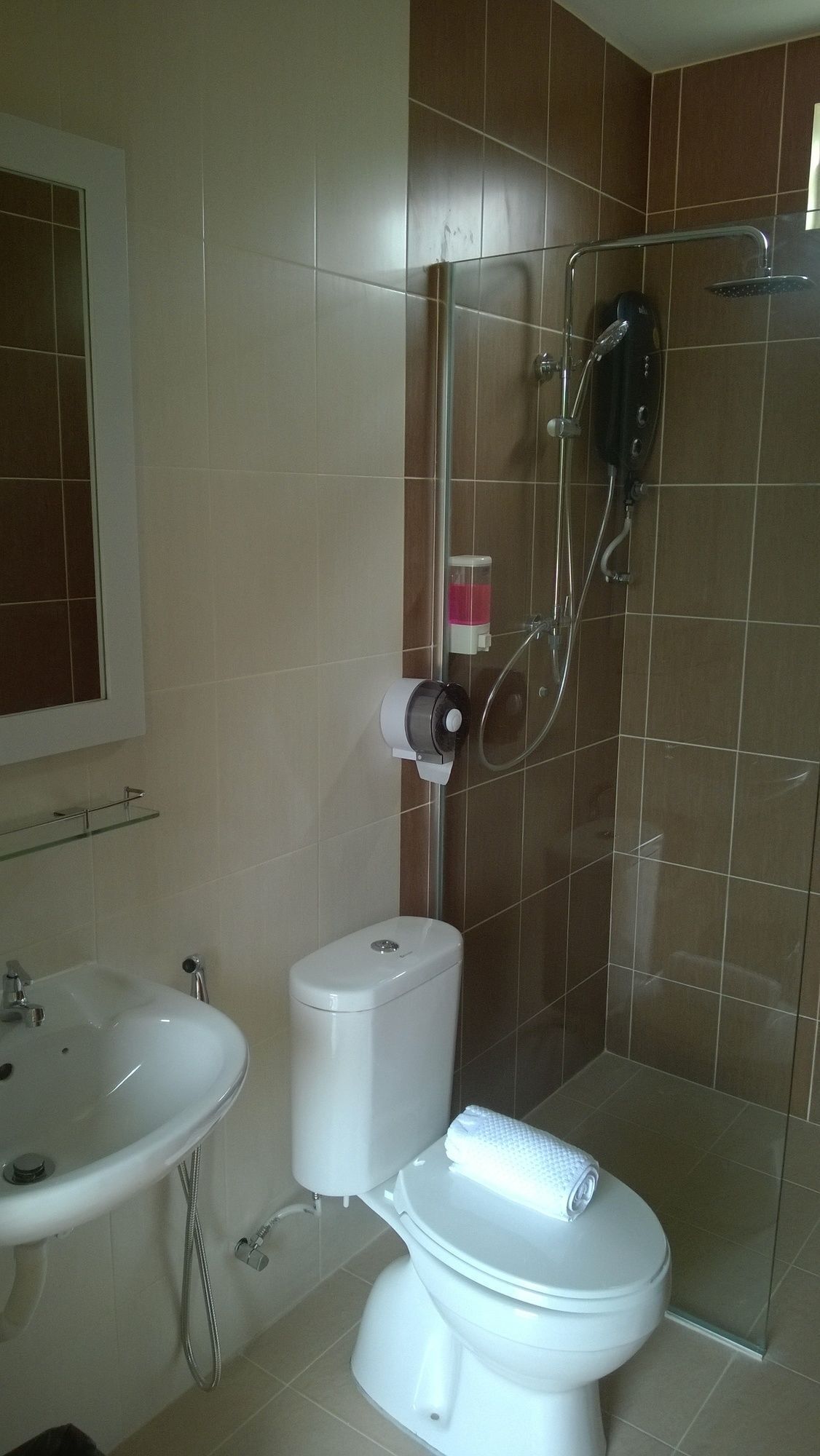 Shower, rainfall showerhead, bidet, towels