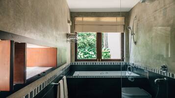 Classic-Suite, eigenes Bad, Gartenblick | Komfortbadewanne