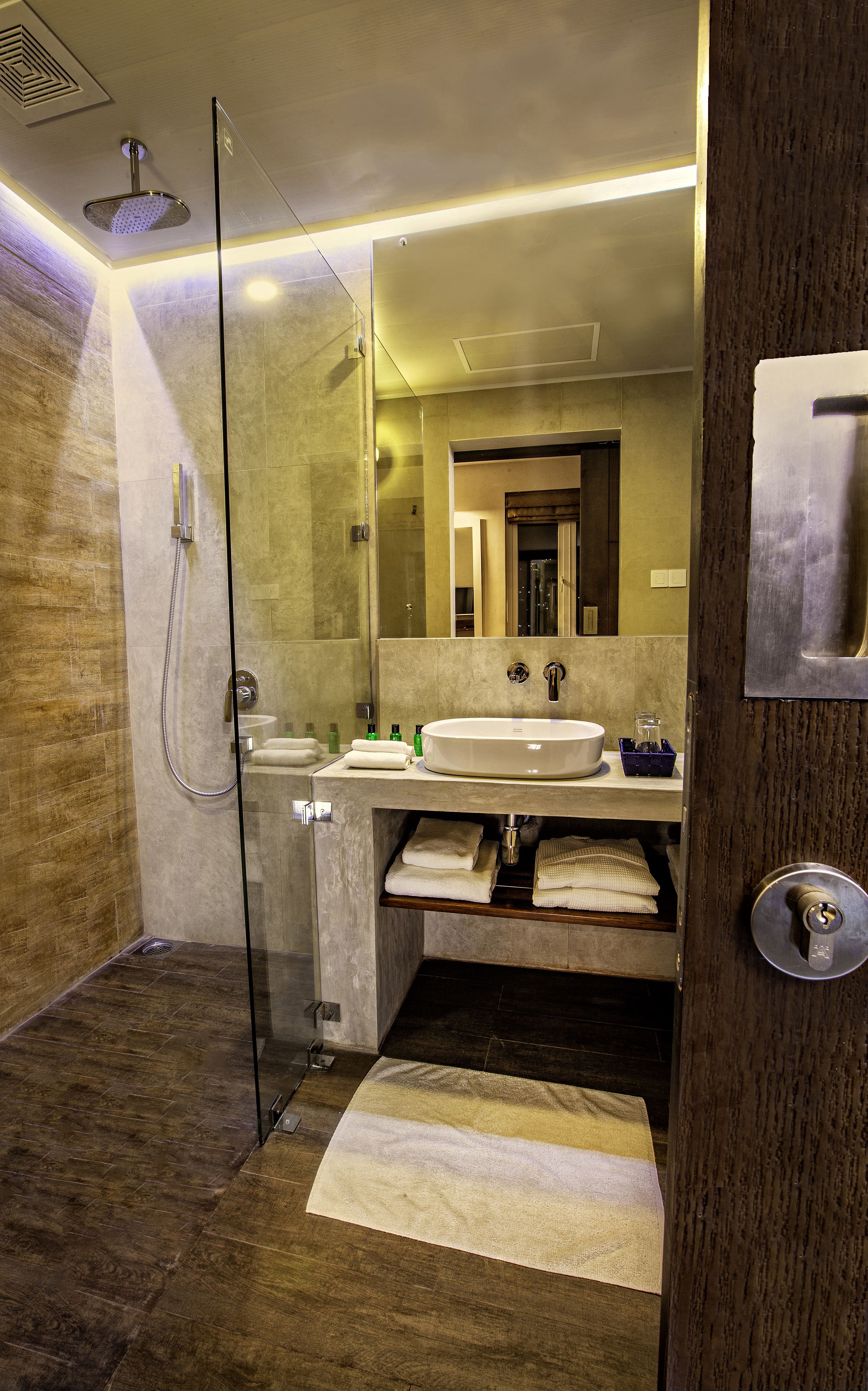 shower, free toiletries, hair dryer, bidet