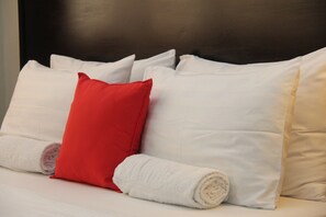 办公桌、遮光窗帘、隔音、熨斗/熨板